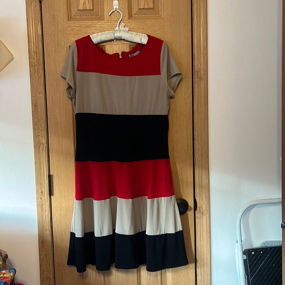 Danny & Nicole size large red tan black striped fit and flare short sleeve dress